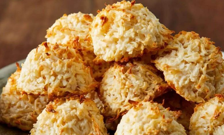 Coconut Macaroons - Easy & Chewy Recipe